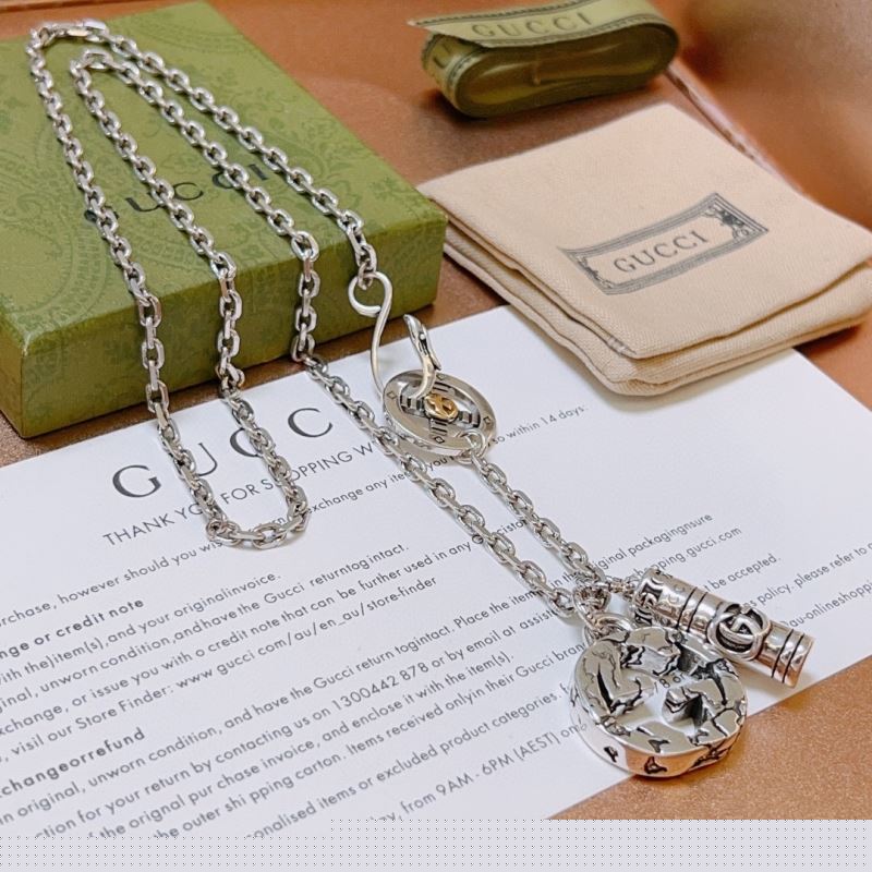 G*u*i necklaces